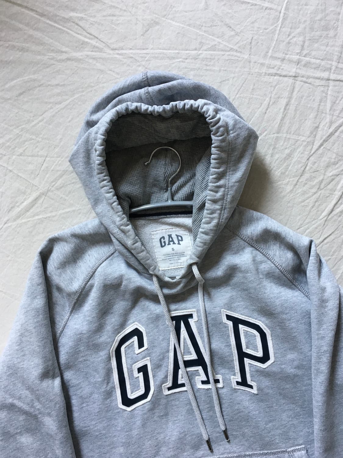 갭 자수패치 로고 후드티 상품이미지4