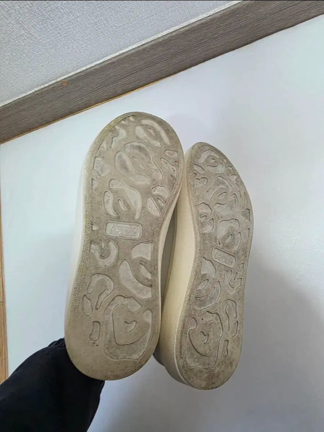 정품 알렉산더맥퀸 오버솔 스니커즈 화이트 실버탭 사이즈 245 (38) 상품이미지4