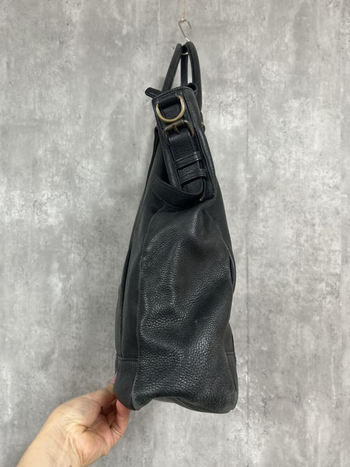 버버리 블랙 소가죽 토트백 상품이미지4