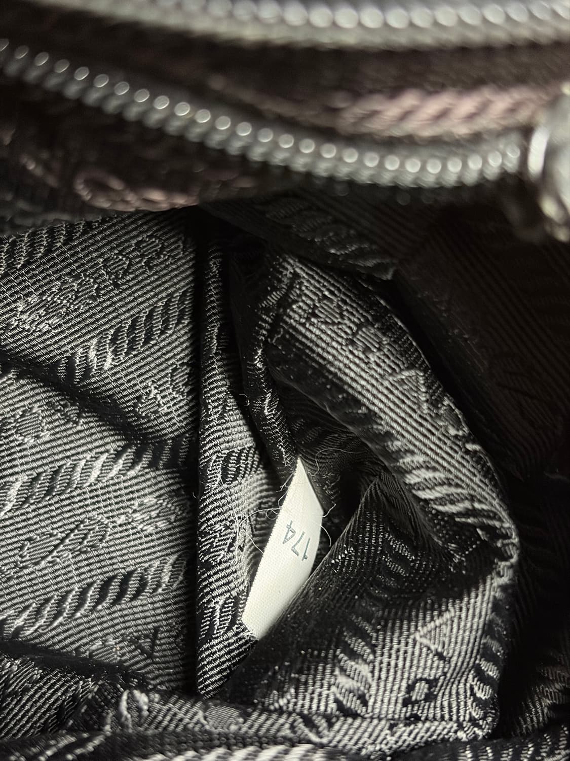 프라다 나일론 크로스백 상품이미지5