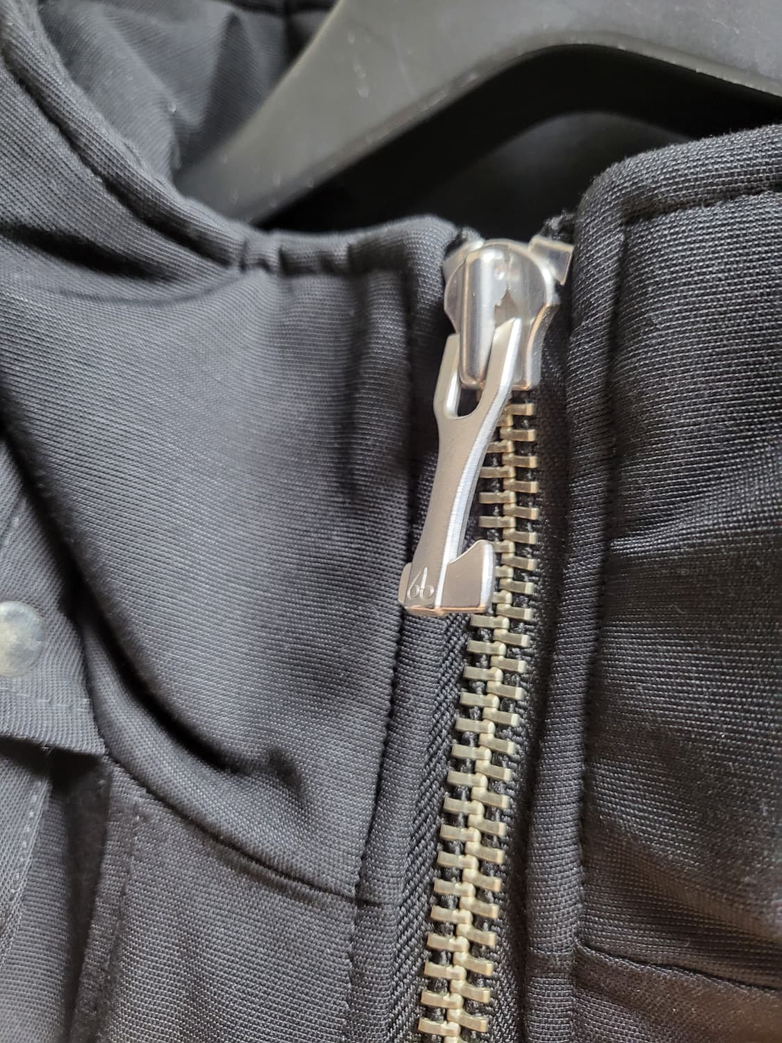 새상품급 정품 무스너클 패딩 블랙 L 상품이미지2