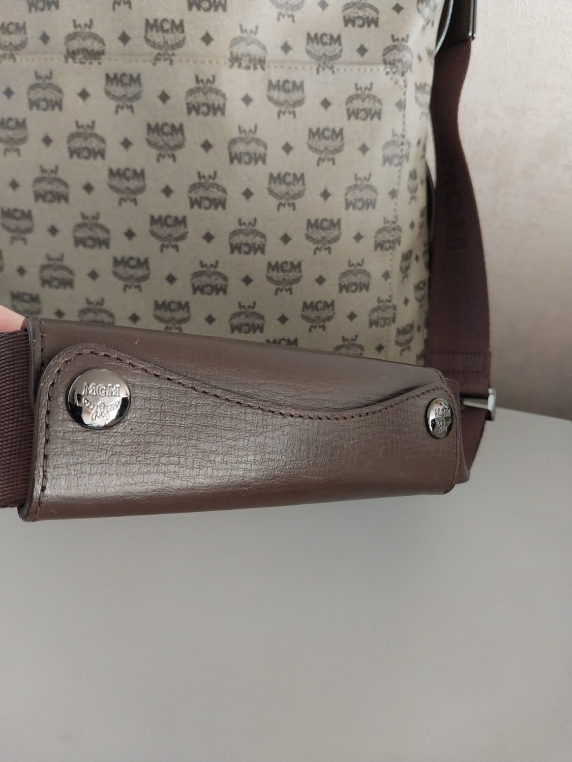 엠씨엠 비세토스 크로스백 상품이미지4