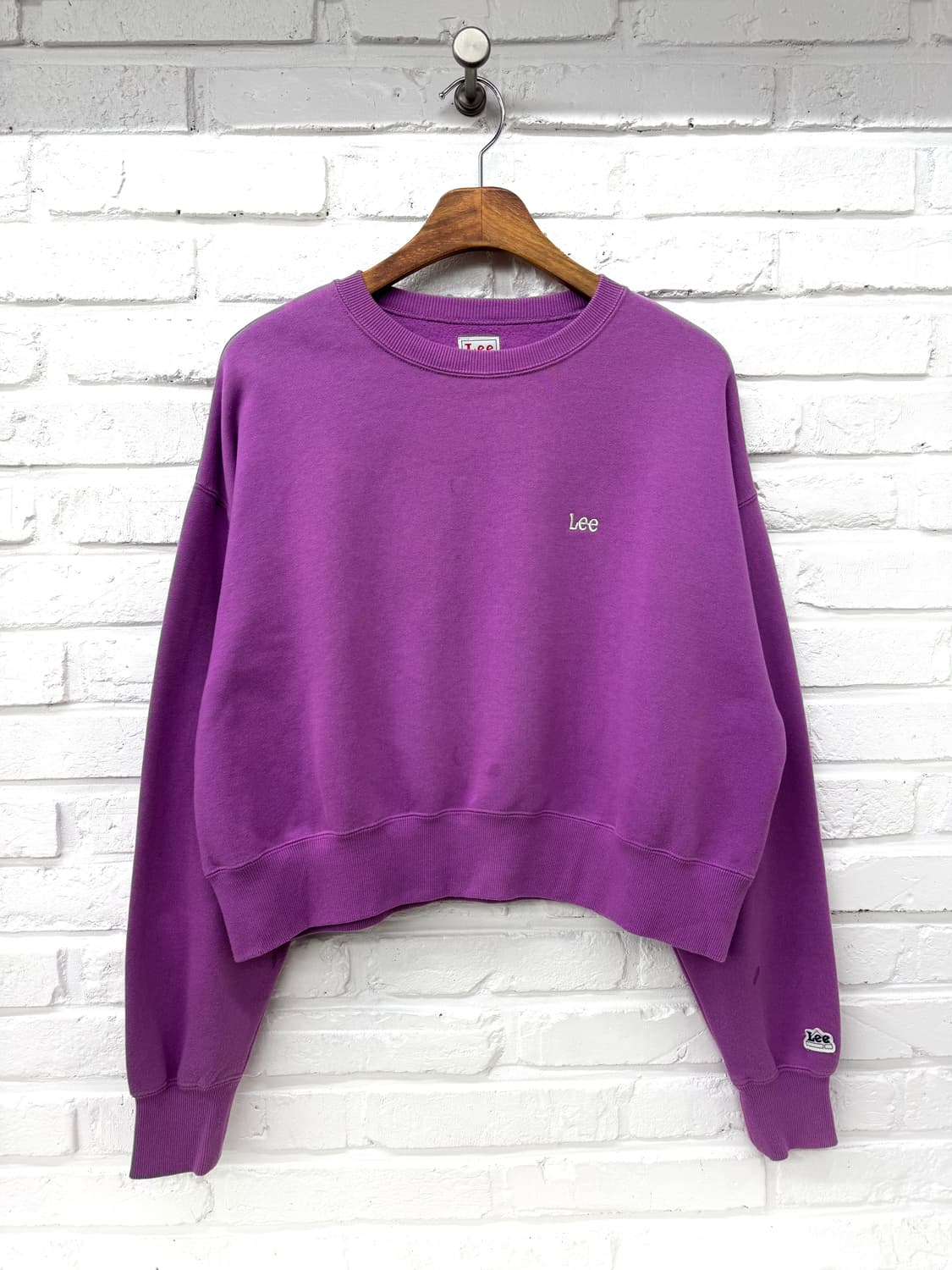 Lee x vis 퍼플 크롭 스웻셔츠 상품이미지3