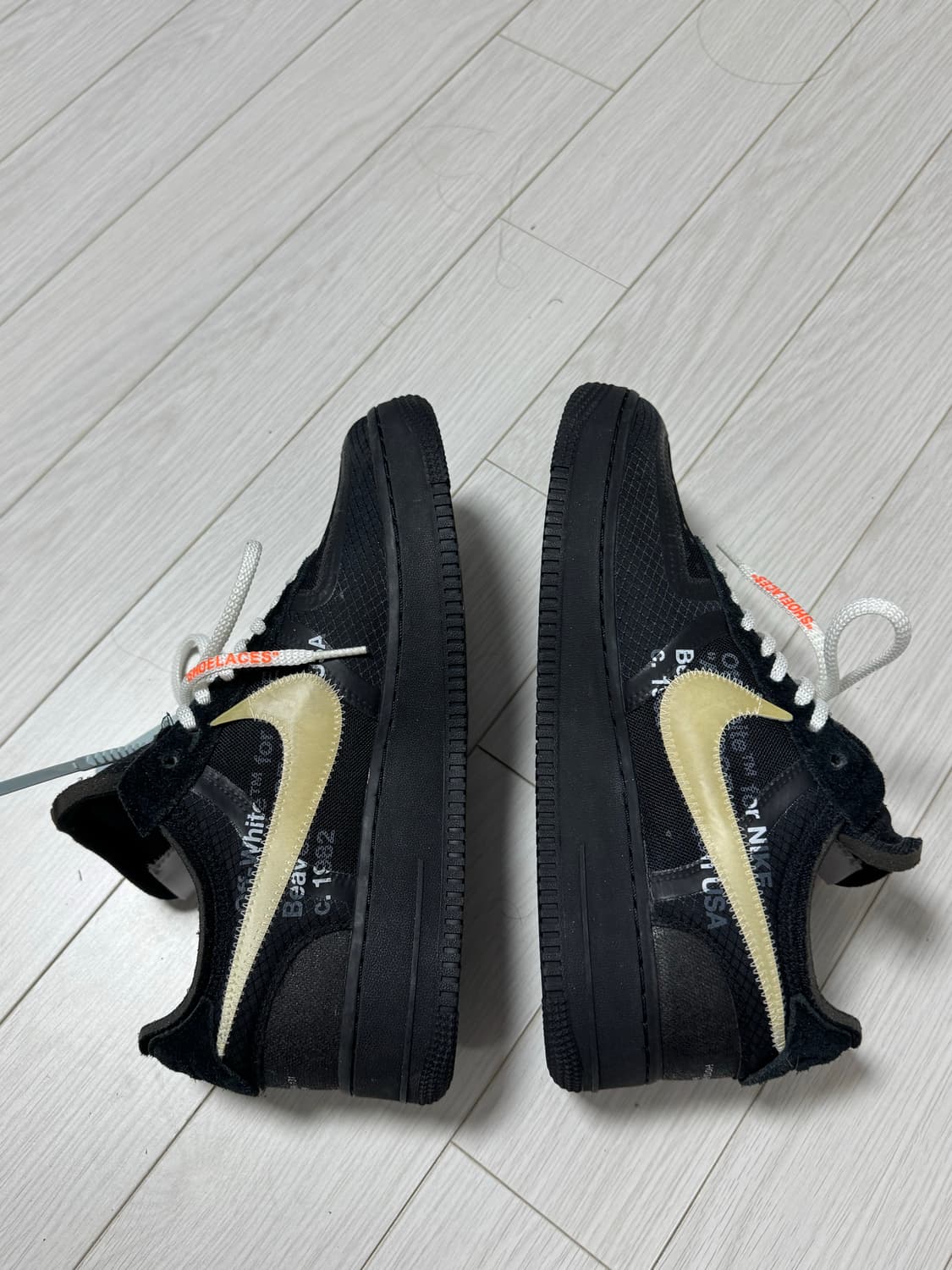 오프화이트 에어포스 275팝니다. 상품이미지3