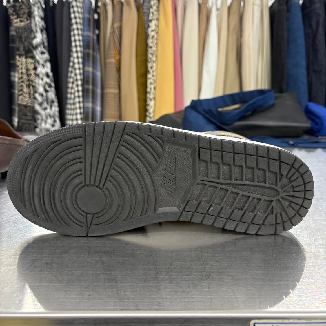 나이키 에어 조던 1 미드 블랙/옐로우 275mm 상품이미지2