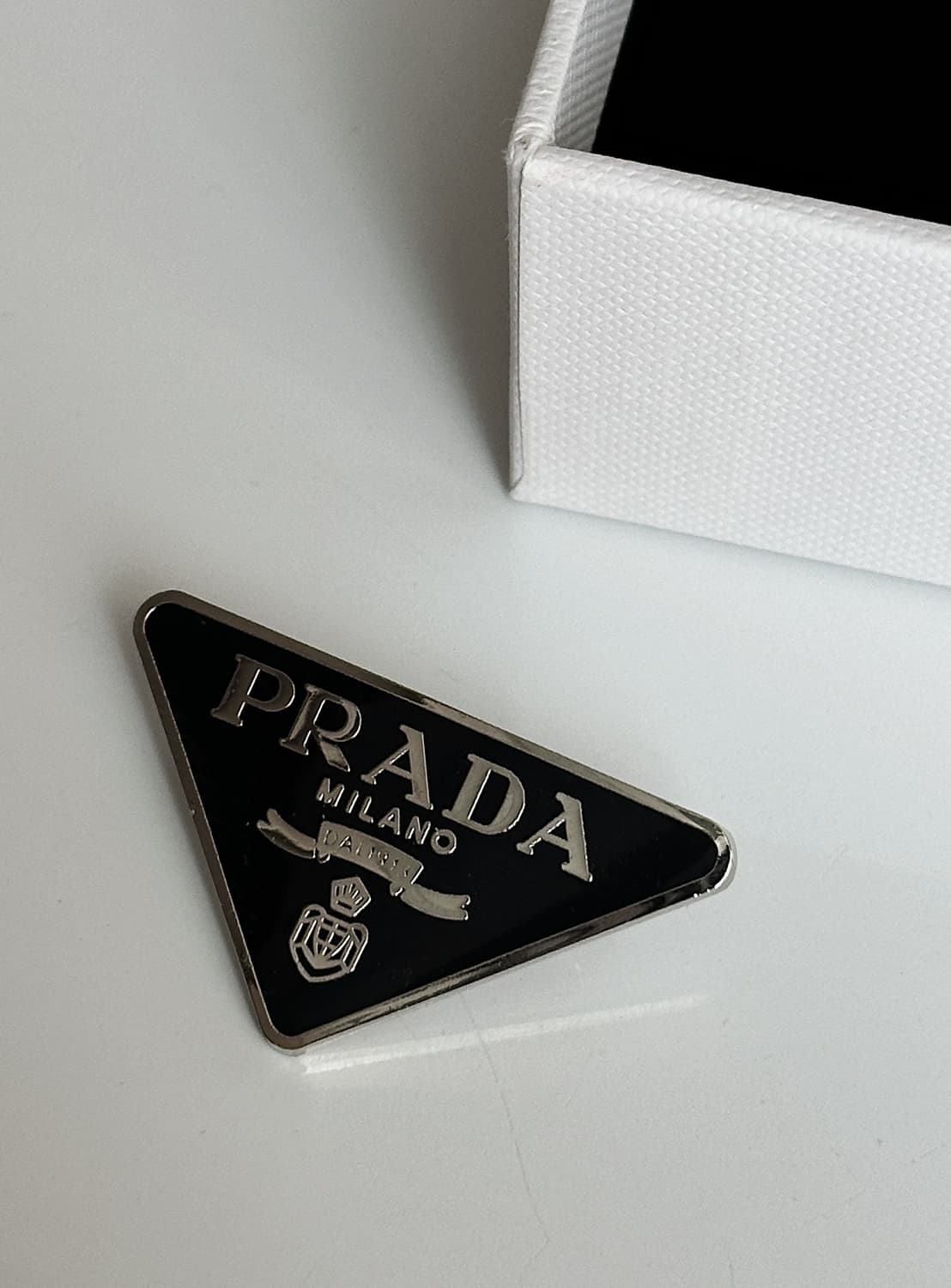 프라다 빈티지 업사이클링 메탈브로치 넥타이핀 상품이미지2