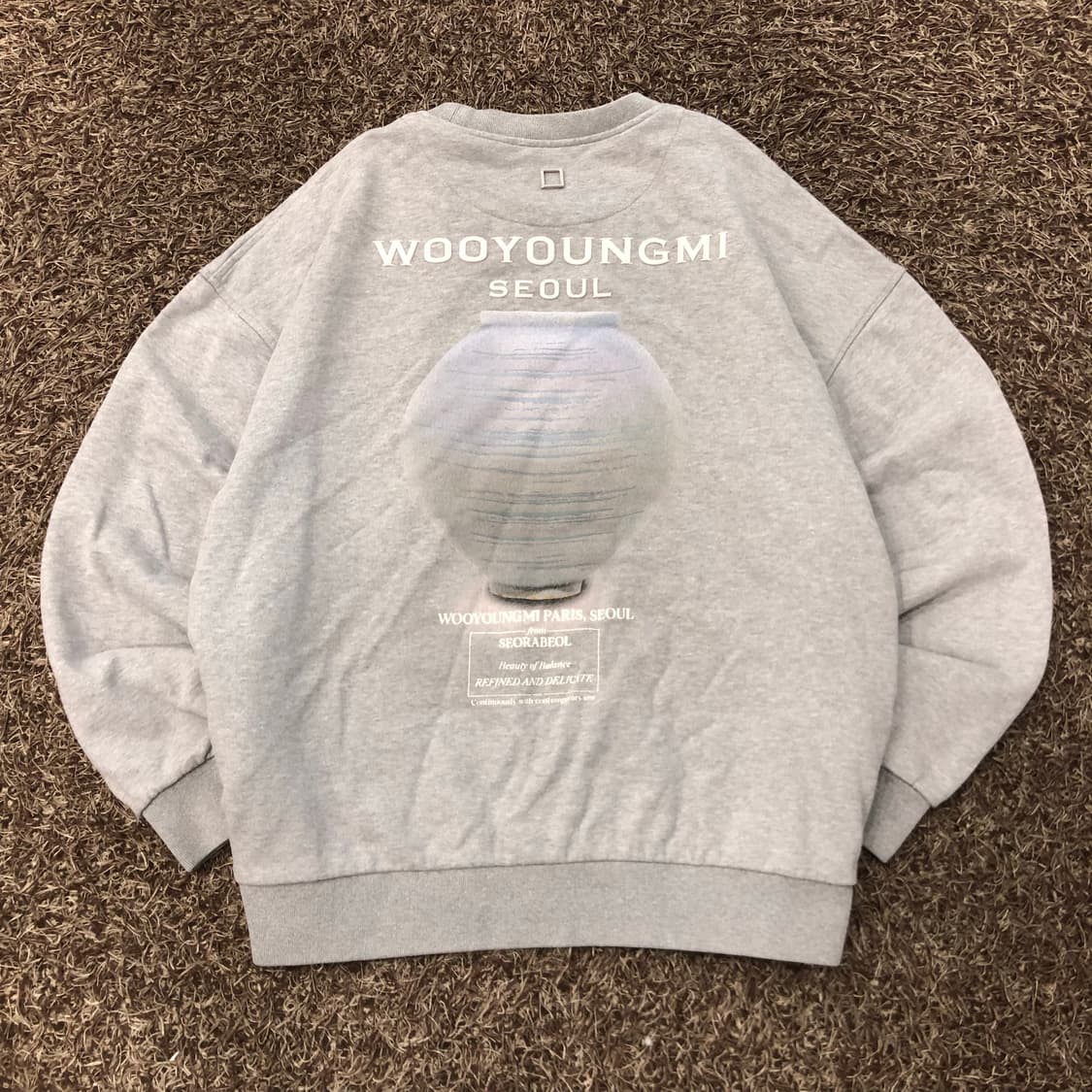 우영미 청자 백로고 맨투맨 스웻셔츠 23FW 상품이미지1