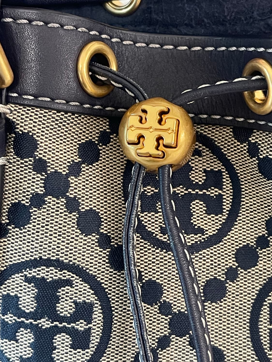 토리버치 T 모노그램 자카드 스몰 토트백 네이비 81803 상품이미지5