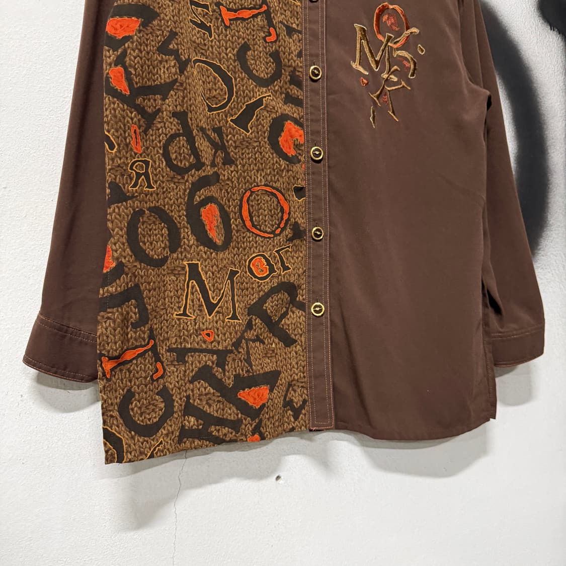 VTG 빈티지 금장 , 자수 디테일 하프 패턴 브라운 긴팔 셔츠 상품이미지5