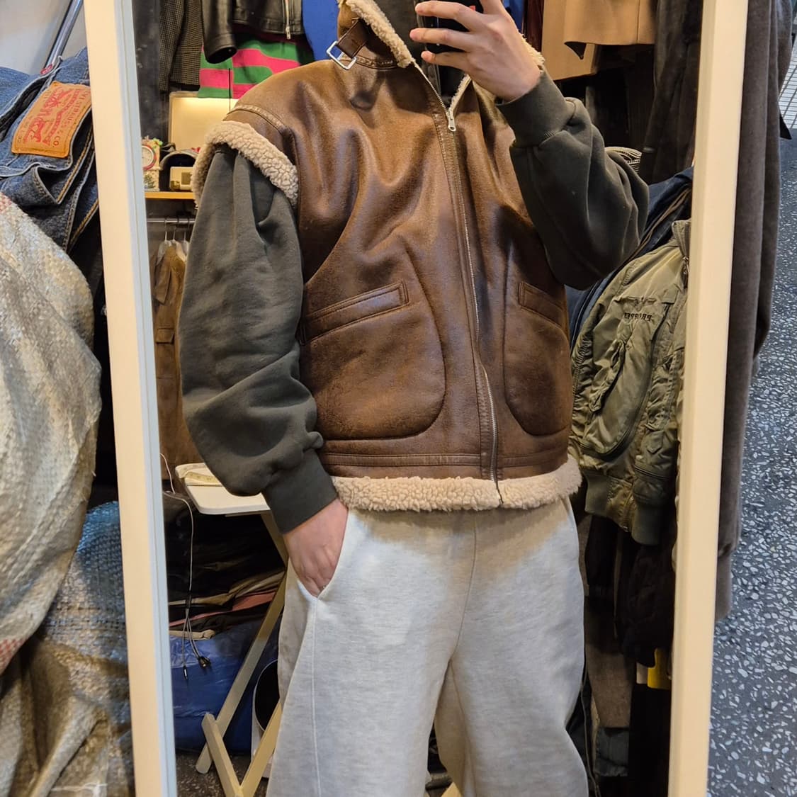 FREE(착샷잇음) 브라운 무스탕 조끼자켓 상품이미지4
