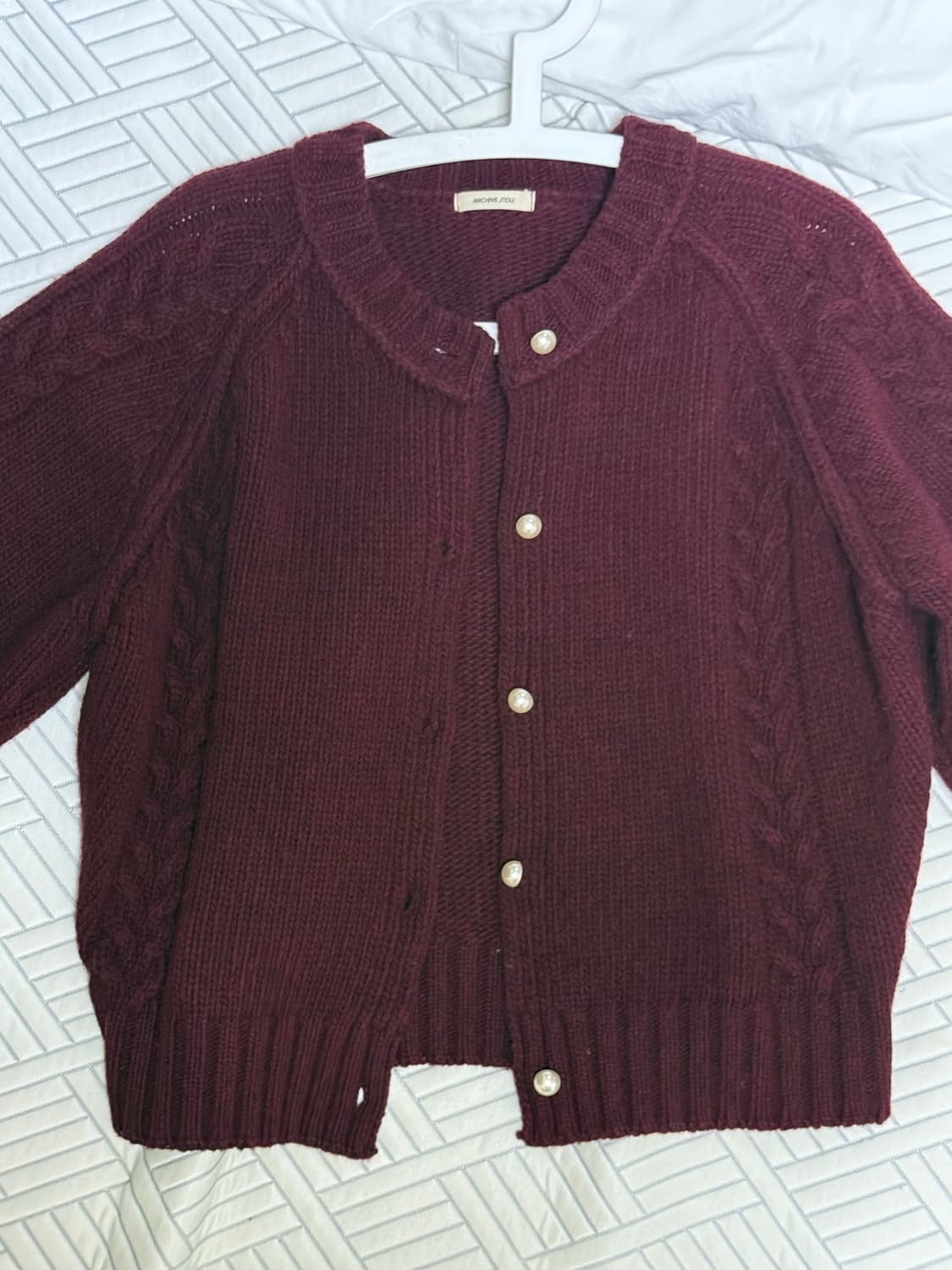 아카이브 제이투유 펄 셔틀랜드 가디건 버건디 컬러 상품이미지2