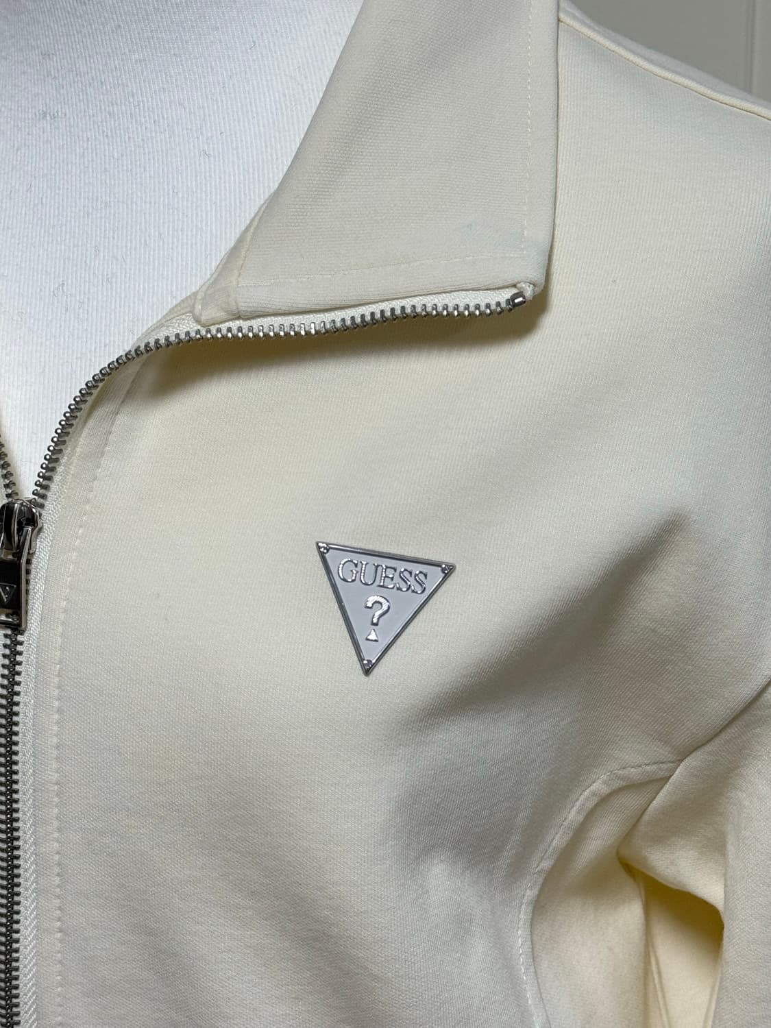 게스 아이보리 집업 상품이미지4