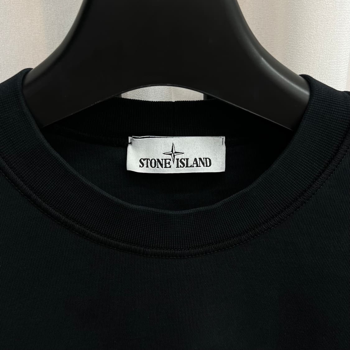 스톤아일랜드 와펜 맨투맨 블랙 (L) 상품이미지6