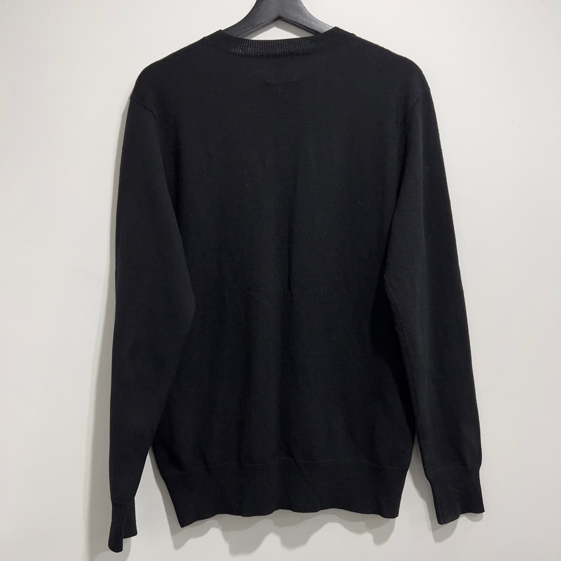 베이프 아카이브 브이넥니트 상품이미지2