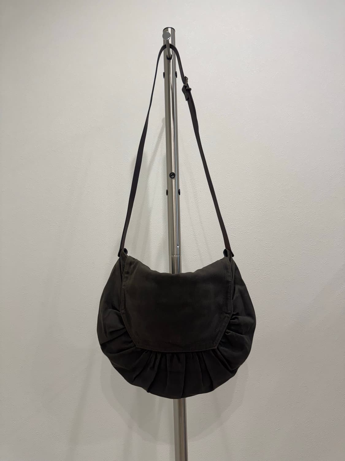 드리스반노튼 루나 폴드 숄더백 상품이미지3