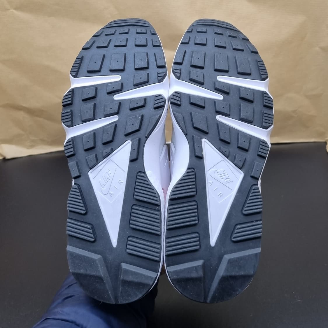 나이키 에어 허라취 여성운동화 실사이즈230  상품이미지3