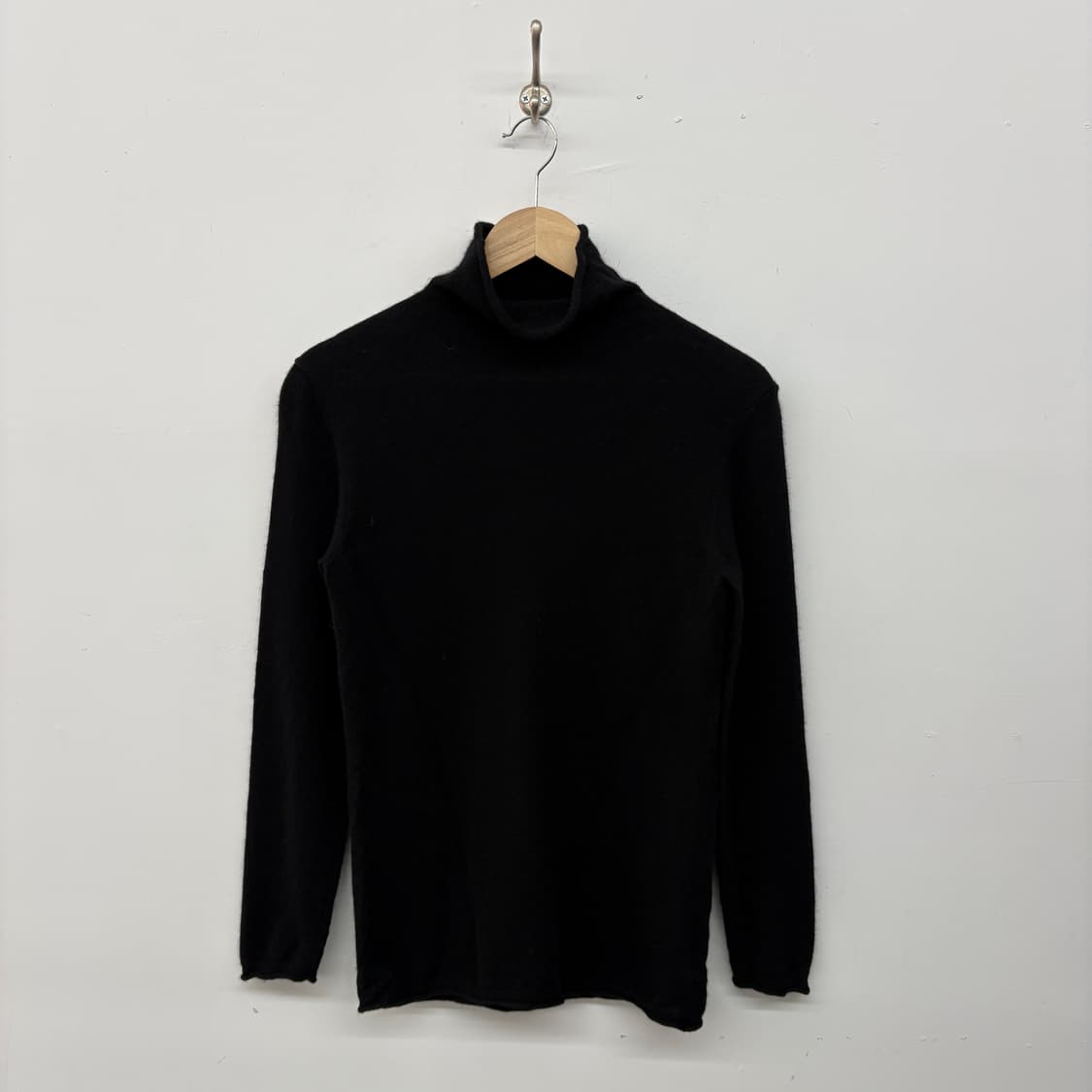 캐시미어 100 검정색 폴라 니트 긴팔 티셔츠 여/L 상품이미지1