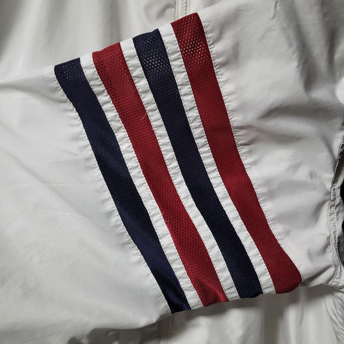 [새상품급/4 size]톰브라운 사선완장 립스탑 바람막이 상품이미지3