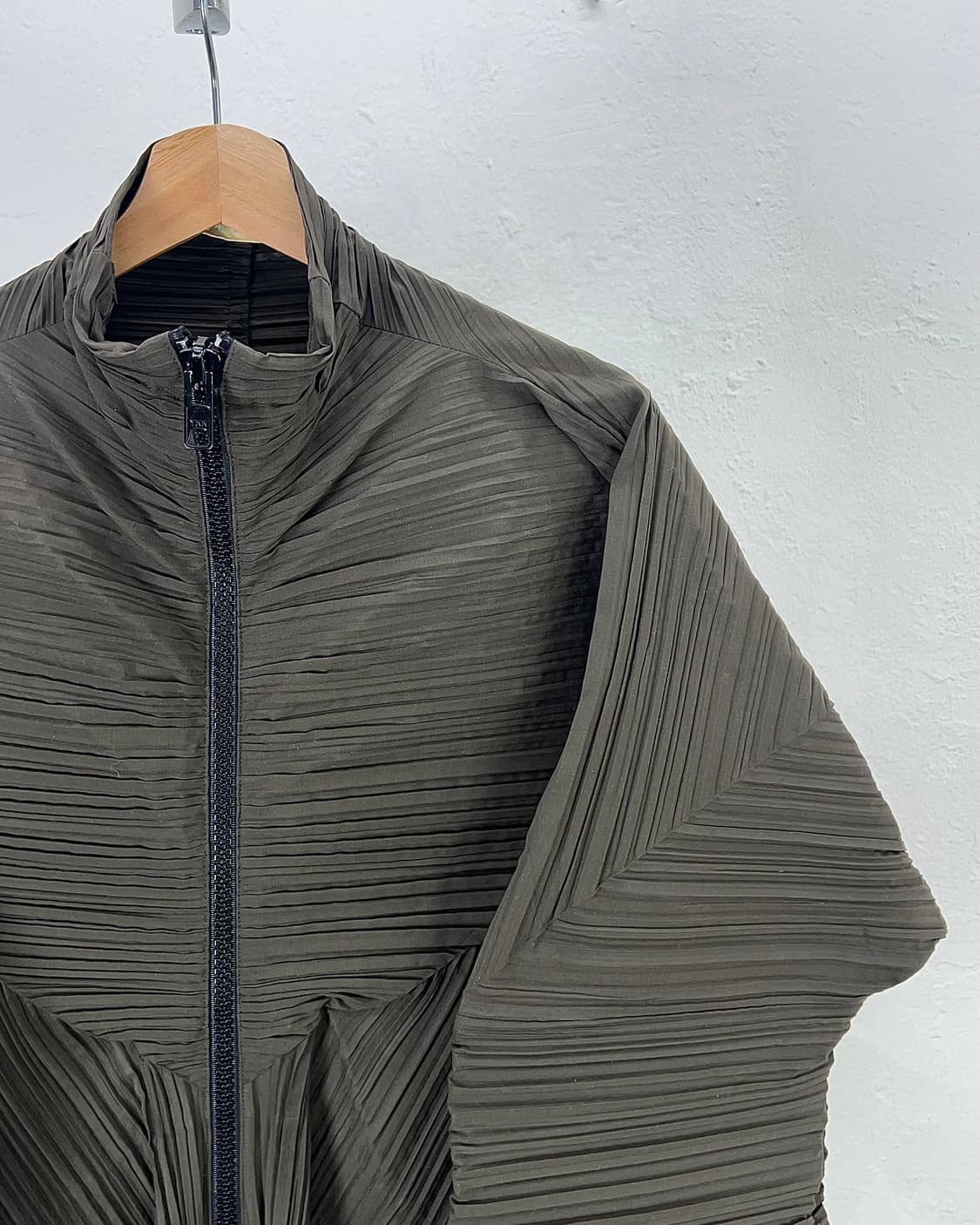 이세이 미야케 89-90AW 카키 플리츠 셋업 상품이미지4