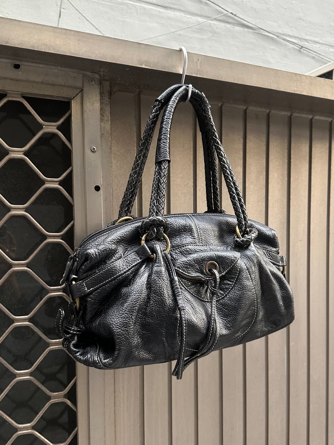 Vintage twisted leather shoulder bag 상품이미지1