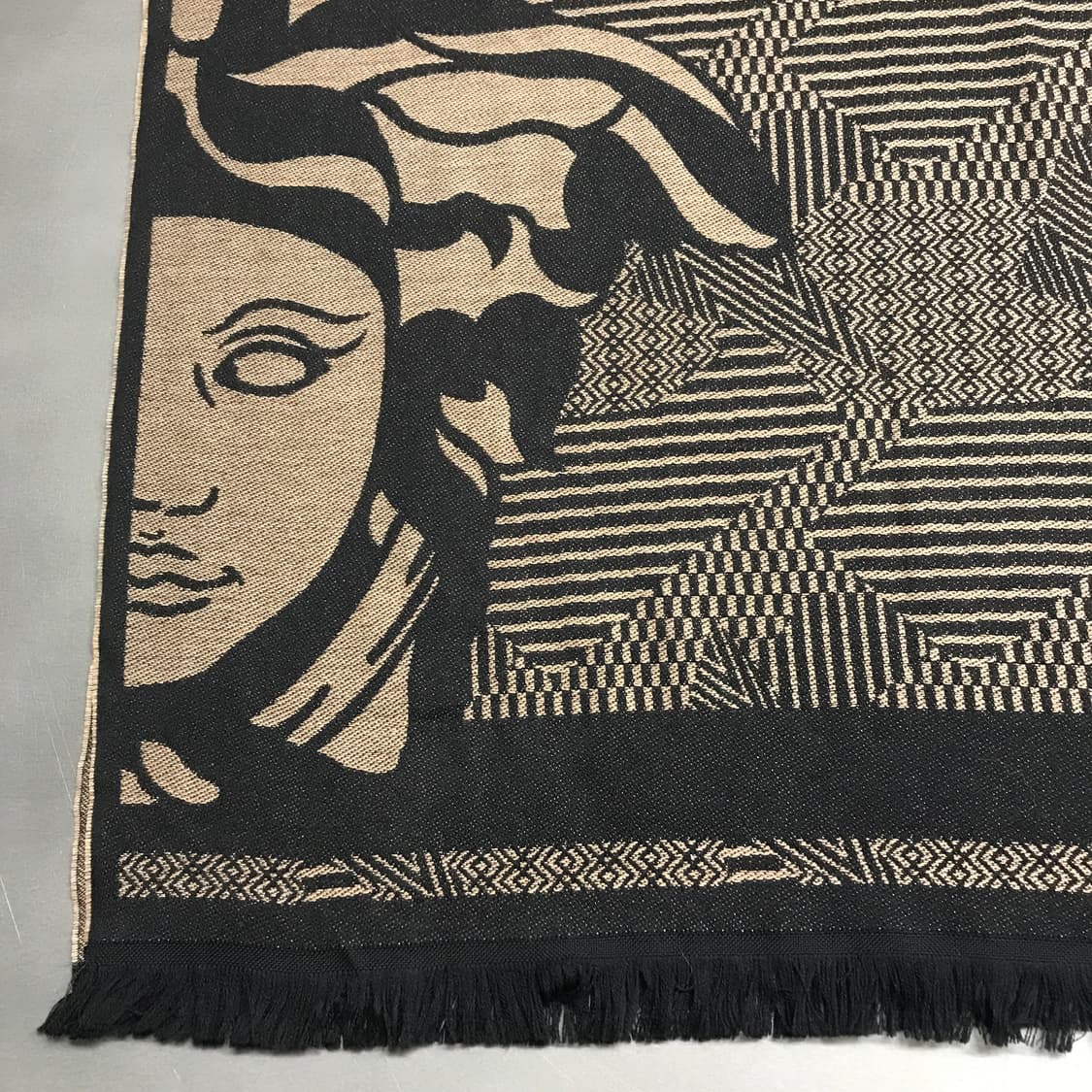 베르사체 메두사 머플러 브라운 상품이미지3