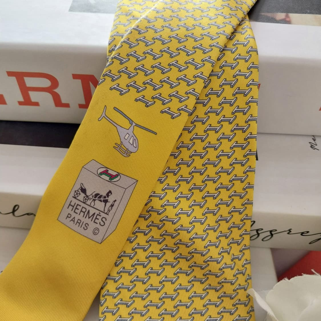에르메스 실크 옐로 H 헬리패드 패턴 넥타이 7.4cm 새상품 K1372 상품이미지2