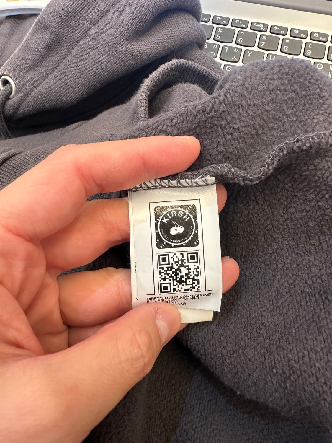 1) 키르시 챠콜 그레이 체리 자수 기모 후드티 상품이미지5