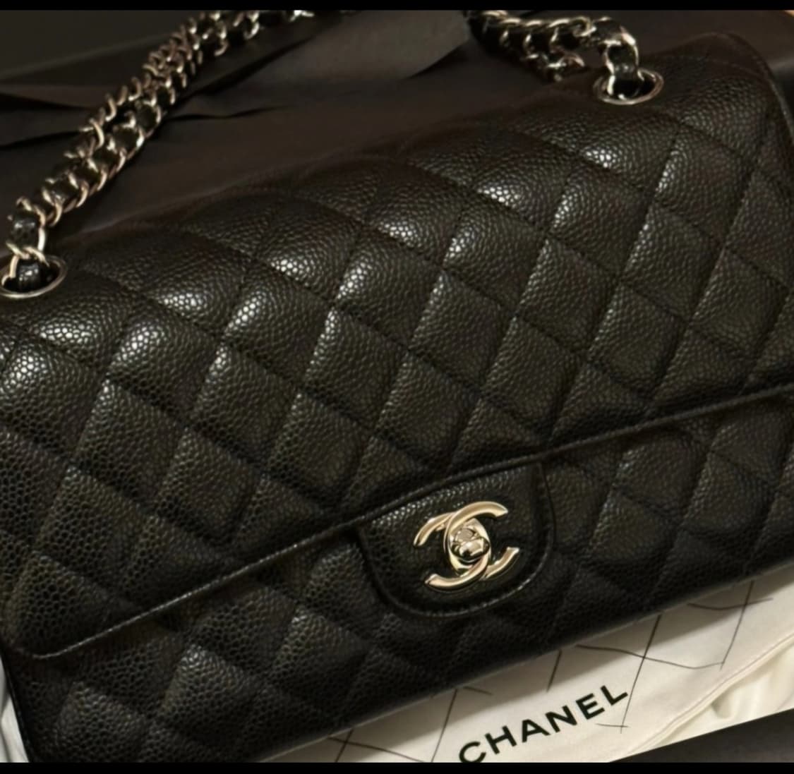 샤넬클래식 캐비어스킨미듐은장 상품이미지1