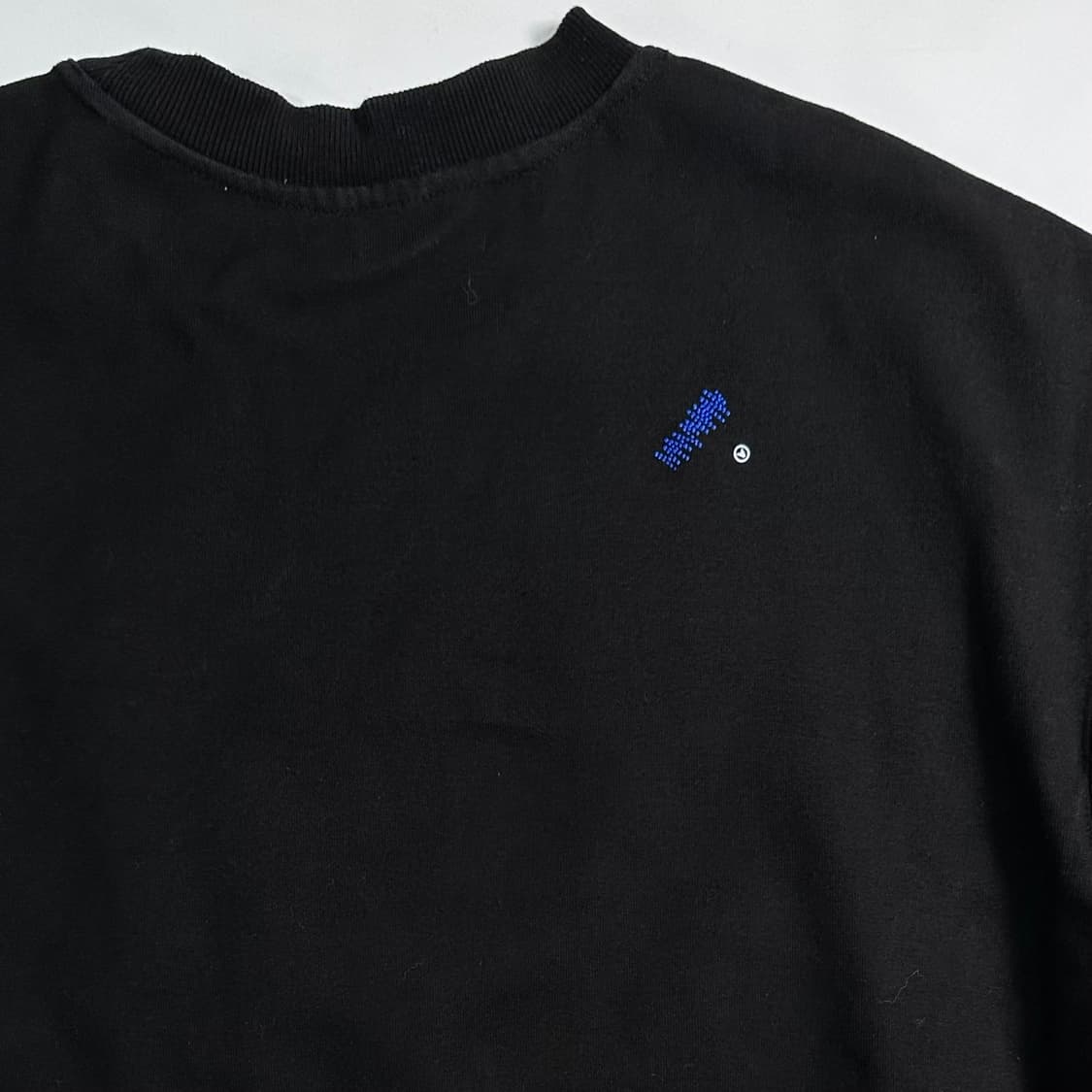 아더에러 블랙 맨투맨 상품이미지6