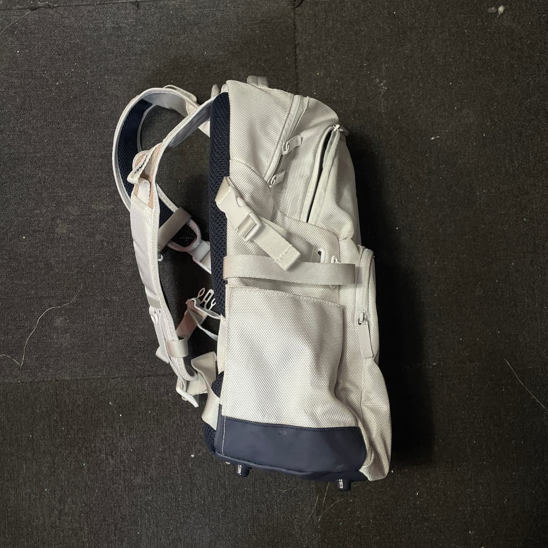 00s 아디다스 화이트 올드스쿨 백팩 가방 os 상품이미지4