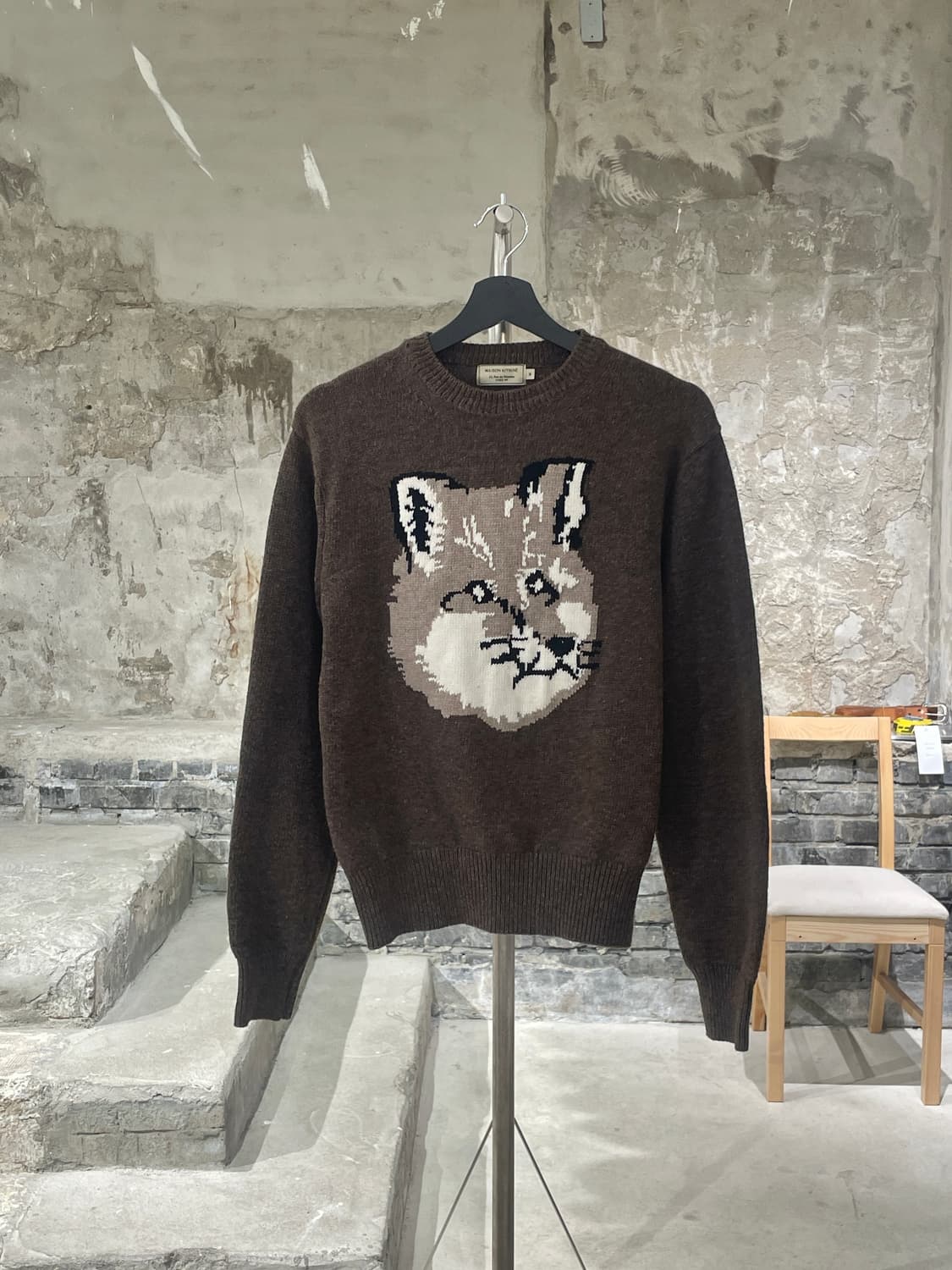 메종 키츠네 딥 브라운 폭스 헤드 풀오버 니트 상품이미지1