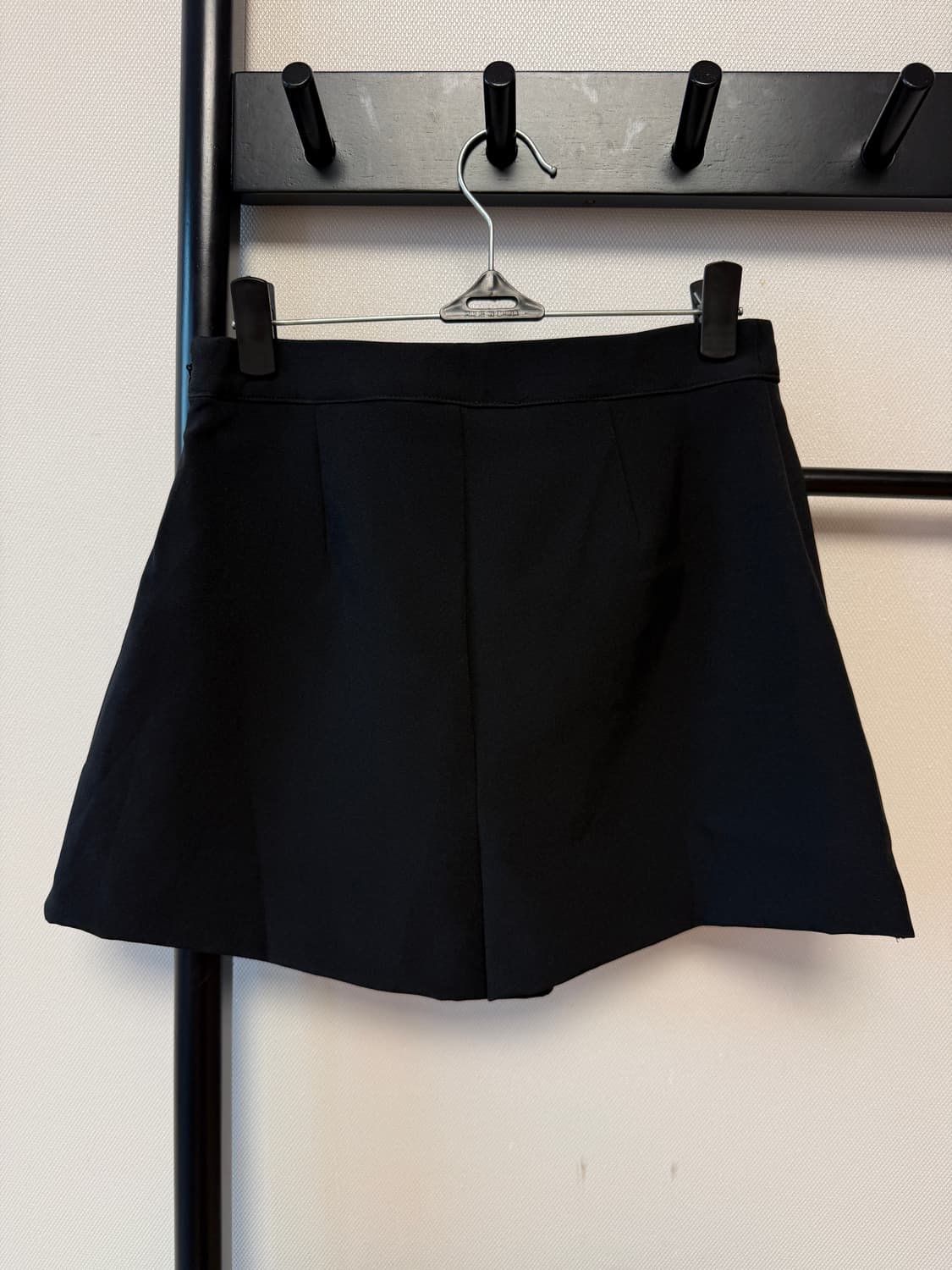 H&M 블랙 치마 바지 상품이미지1