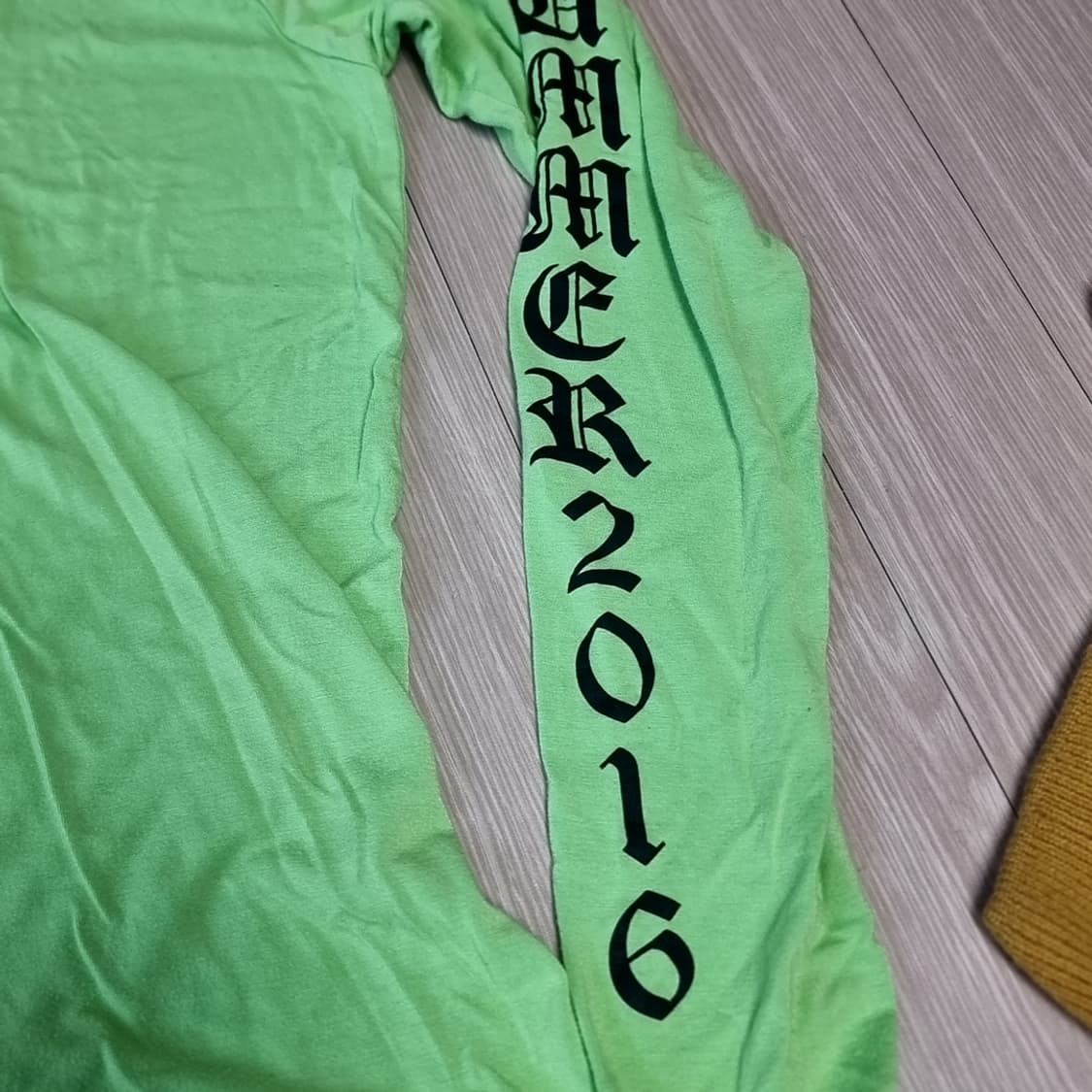 베트* 라임색 프린팅 긴팔 빈티지 티셔츠(95) 상품이미지2