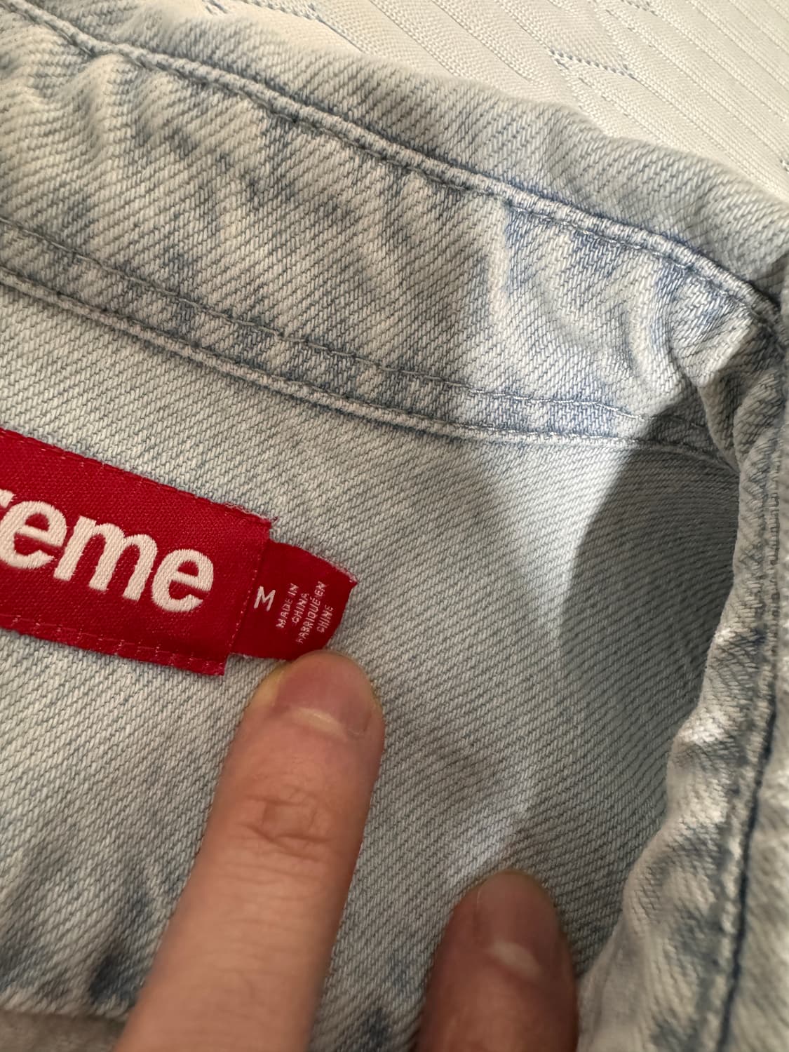 슈프림 스몰로고 데님셔츠 연청 m 24fw 상품이미지3