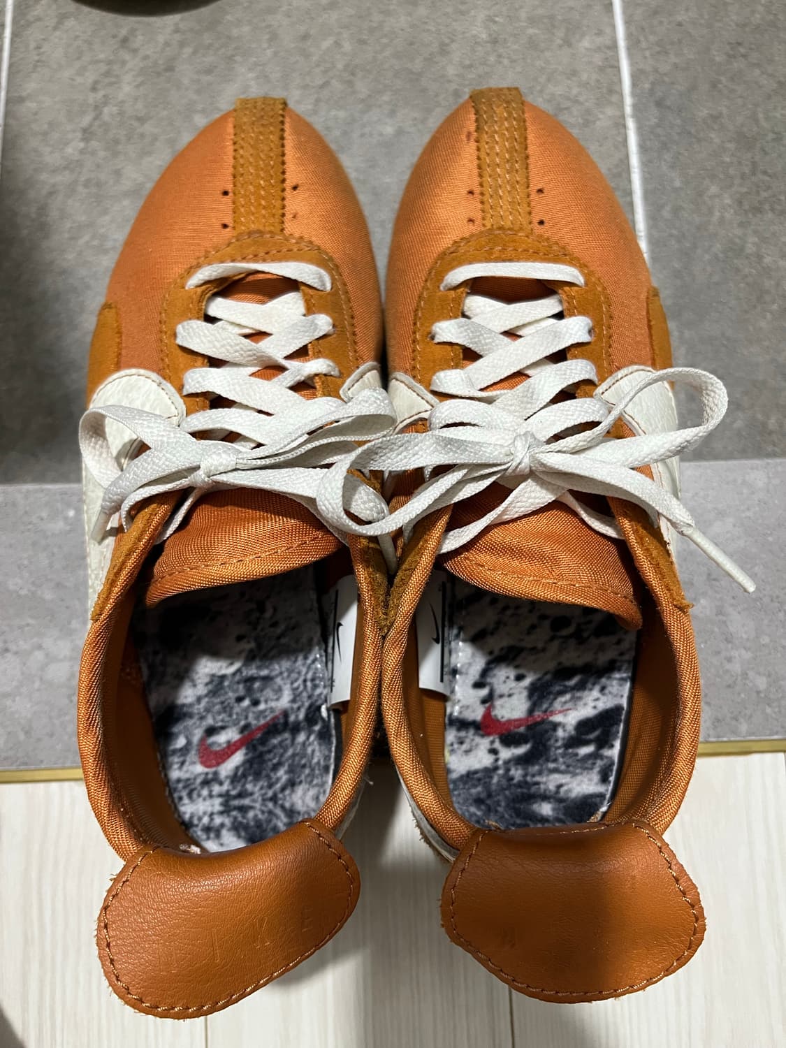 나이키 문레이서 240 상품이미지1