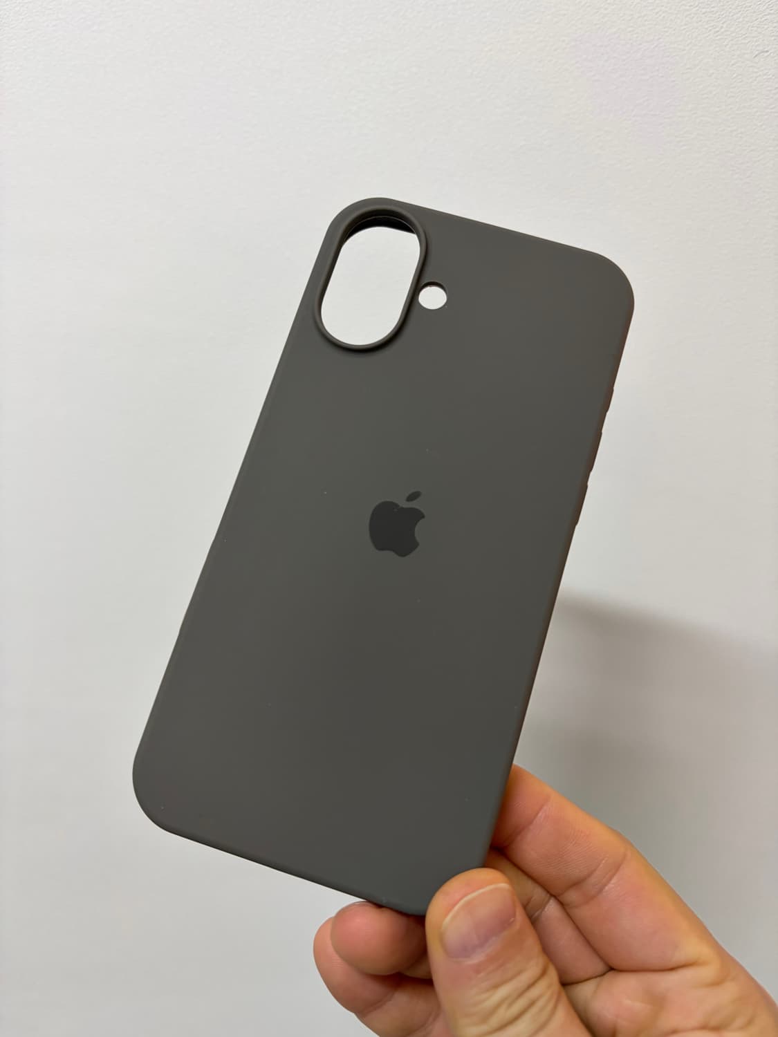 (새상품) 아이폰 16플러스 그레이 케이스 판매 상품이미지1