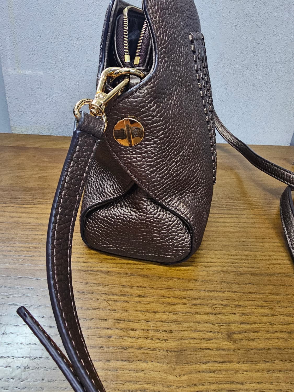 닥스 가죽 크로스백 상품이미지4