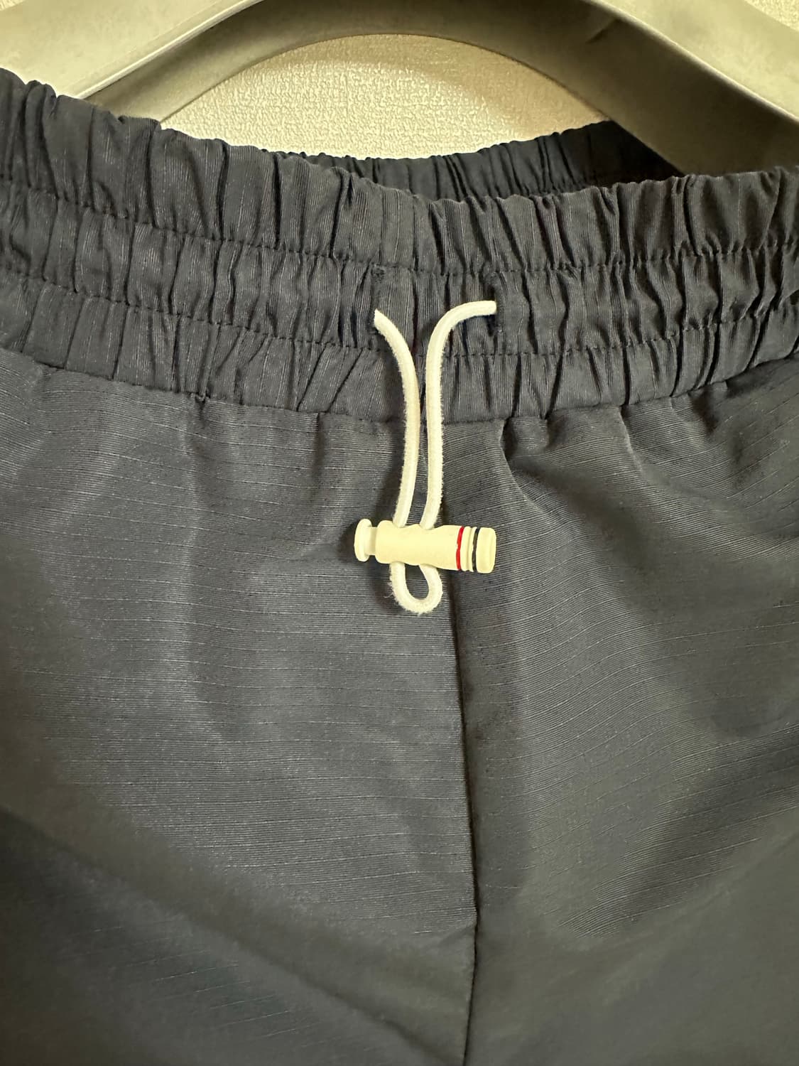 [1size] 톰브라운 백화점판 사선 립스탑 팬츠 네이비 상품이미지3
