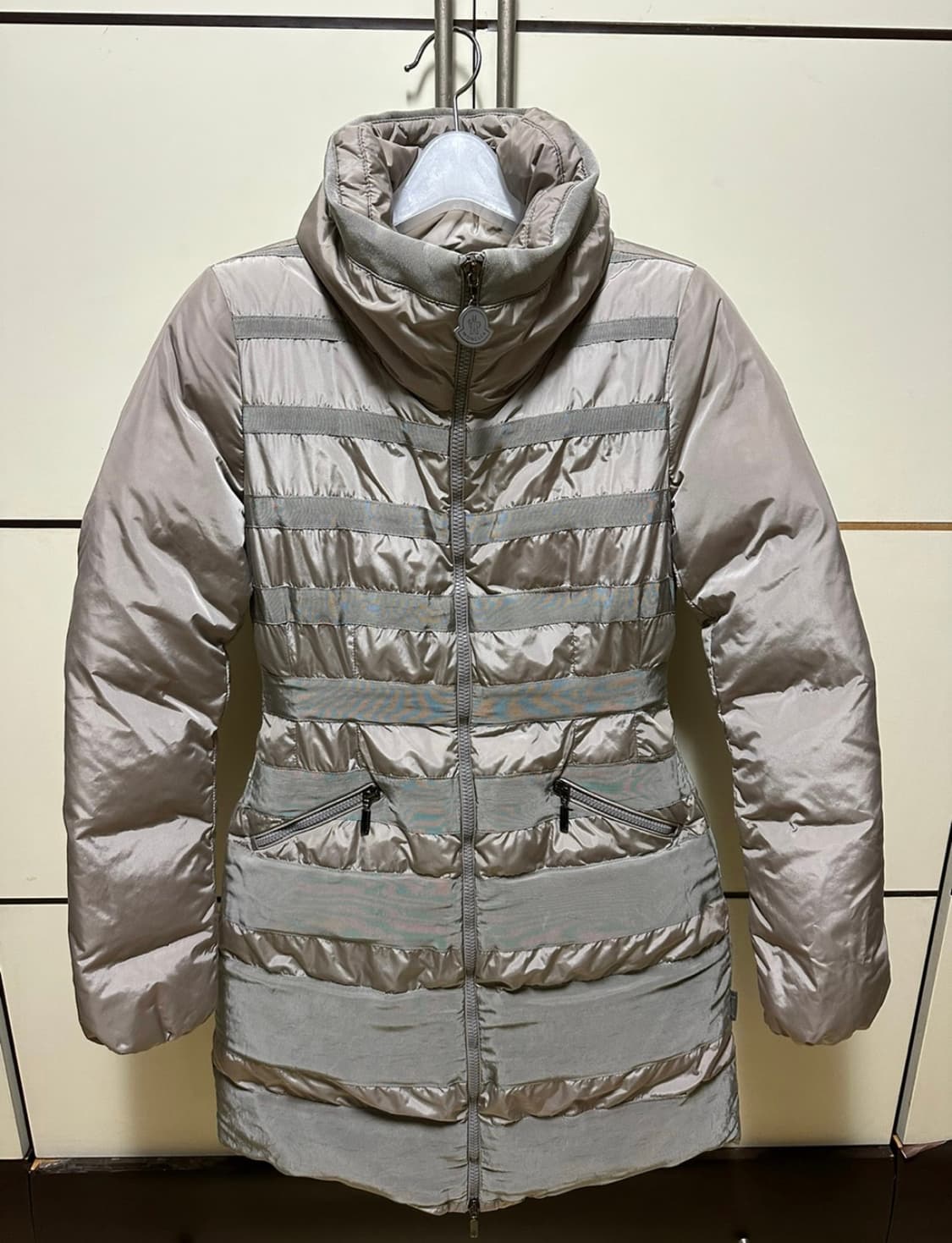 [0] 몽클레어 여성 샤르밀레 덕다운 롱패딩 코트 상품이미지2