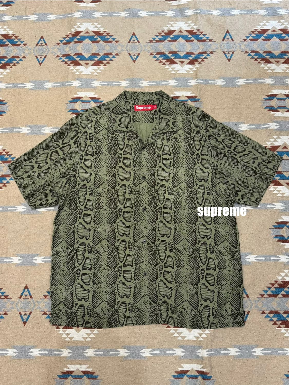 [XL] 슈프림 스네이크 숏슬리브 셔츠 올리브 - 24SS 상품이미지1