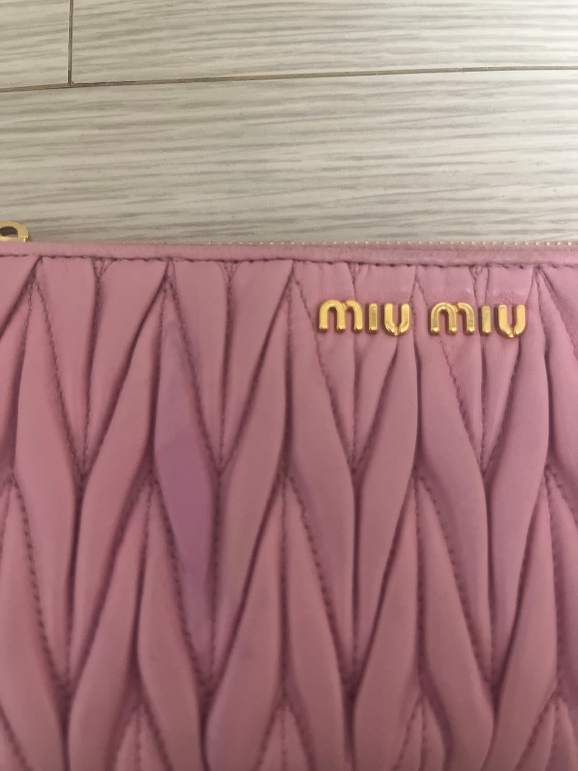 미우미우 마틀라세 핑크 장지갑 상품이미지3