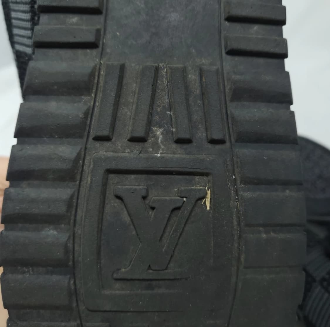 루이비통 남성 스니커즈 블랙/회색 43사이즈 상품이미지7