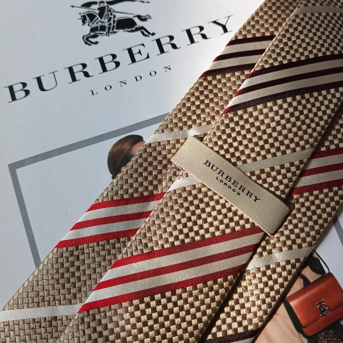 버버리 실크 골드 스트라이프 넥타이 8.8cm A등급 A19800 상품이미지10