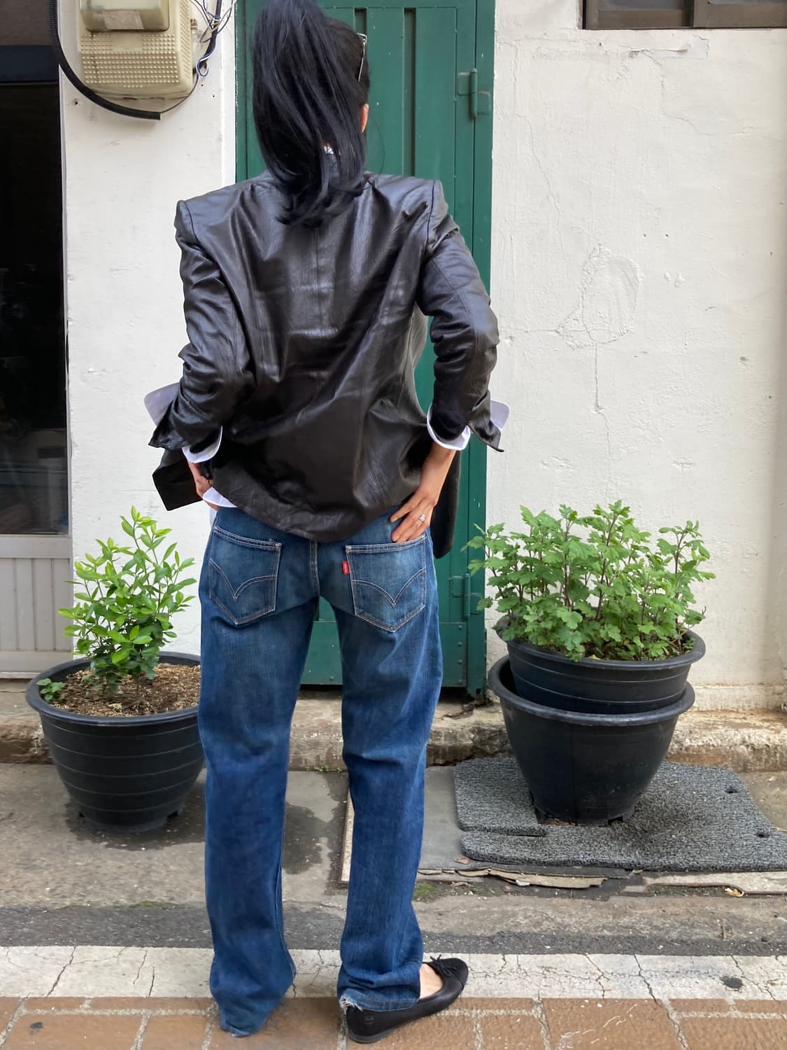 Levi’s 화이트 가죽탭 중청 데님 팬츠 상품이미지1