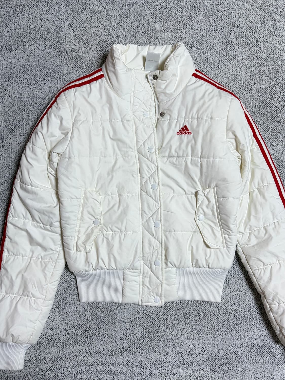 아디다스 화이트 크롭 경량 솜 패딩 상품이미지1