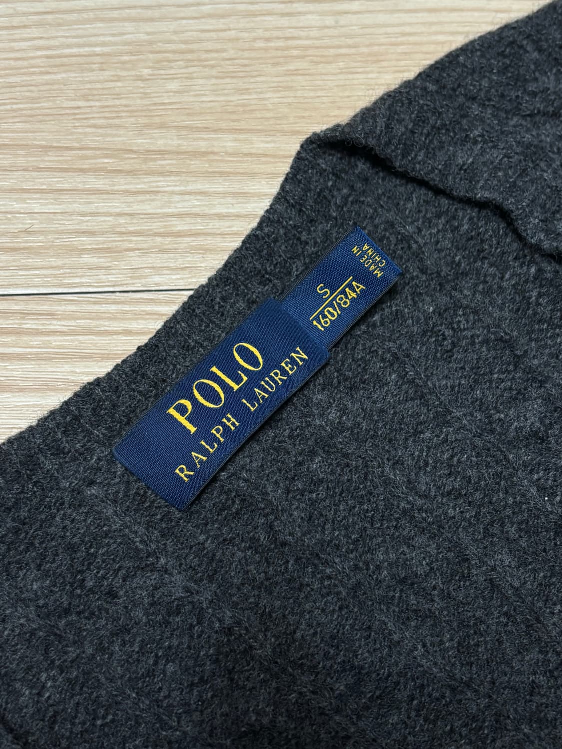 폴로 랄프로렌 여성 딱붙핏 브이넥 케이블 니트 상품이미지3