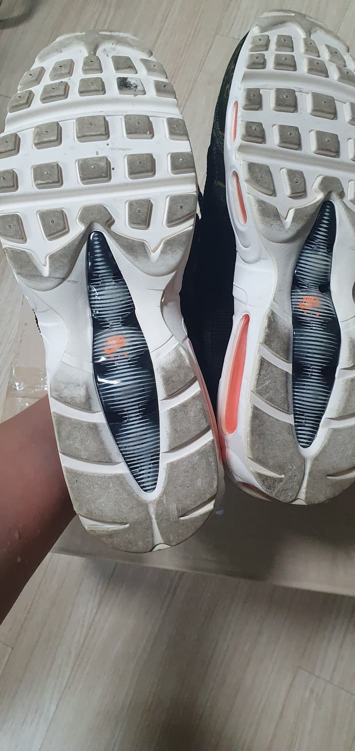 칼하트 x 나이키 에어맥스 판매합니다 상품이미지5