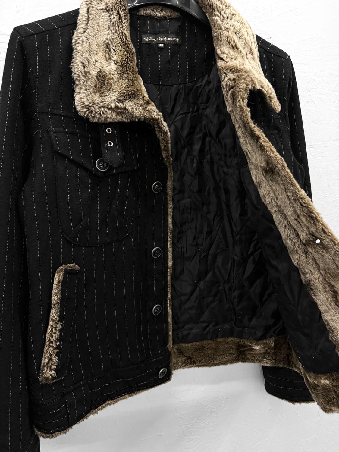 down by the water 핀 스트라이프 퍼 자켓 상품이미지4