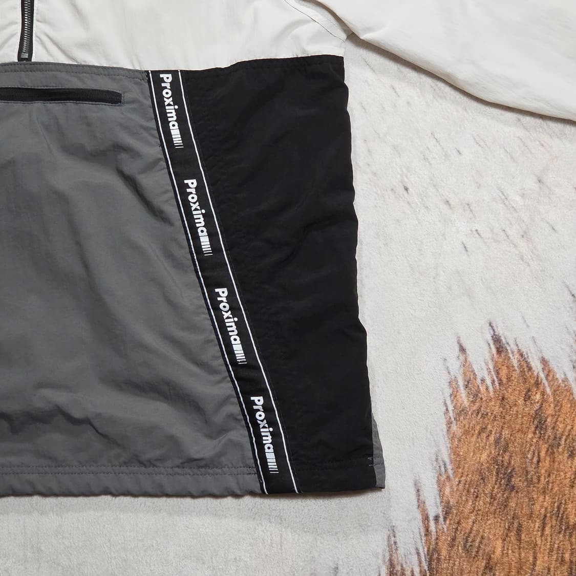 스파오 그레이 블랙 배색 아노락 상품이미지3