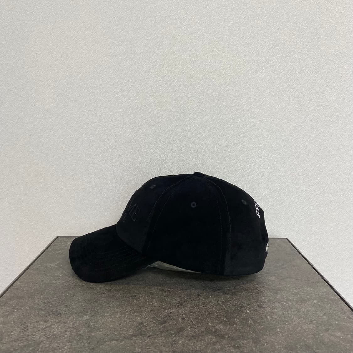 슈프림 클래식 로고 스웨이드 블랙 볼캡 모자 상품이미지2